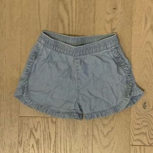 Ruffled denim shorts